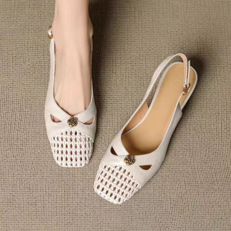 Sandals - Women's French-style closed-toe sandals, chunky heel,